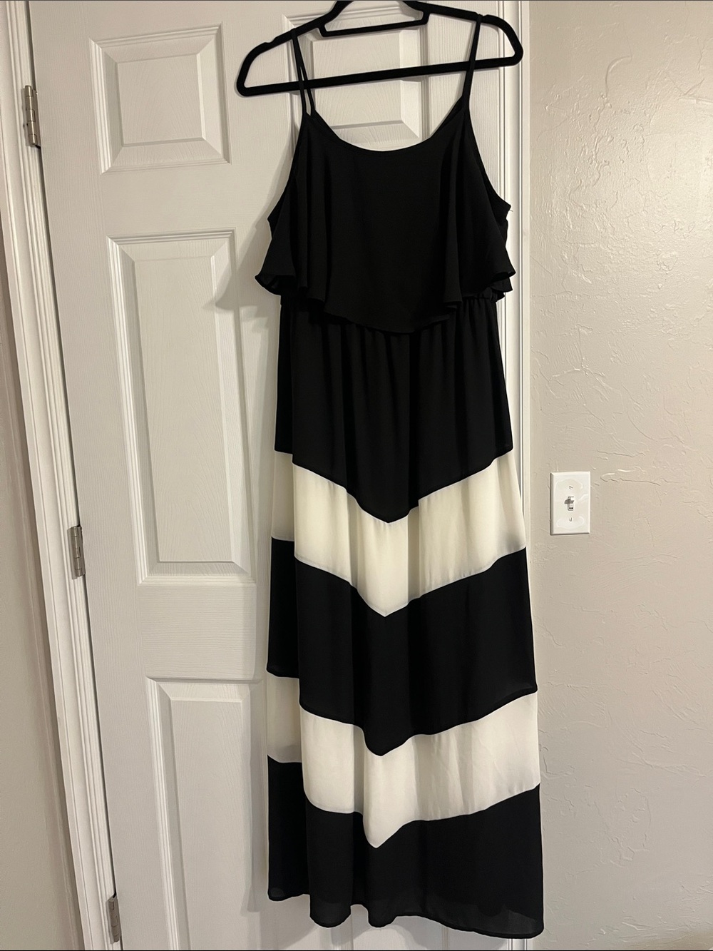 Gibson Latimer Black and White Chevron Ruffle Maxi Dress